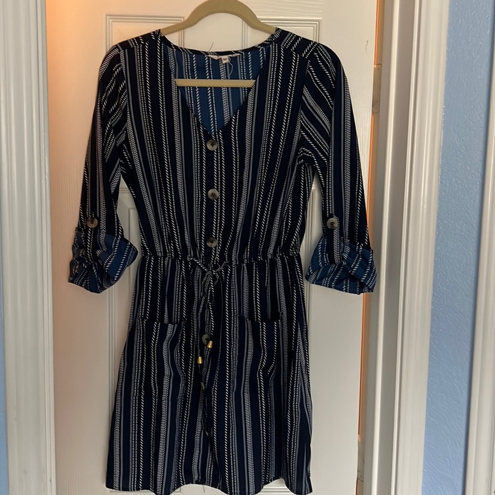 Hint of blush striped lightweight Dress 3/4 sleeve’s with button accents size M